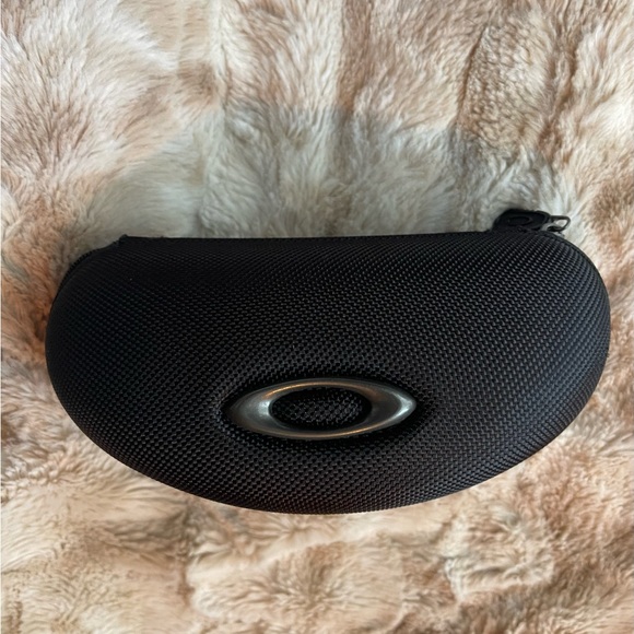 Oakley Sunglasses Case - Picture 3 of 5
